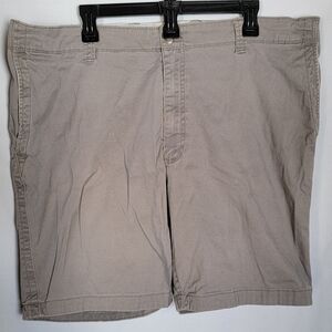 True Nation Men's Shorts Size 42, 9" Inseam Khaki/Gray 4 Pocket